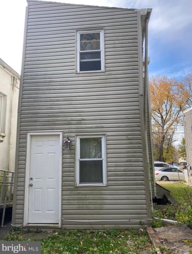 60 Fountain Ave, Trenton NJ 08618-3826 exterior