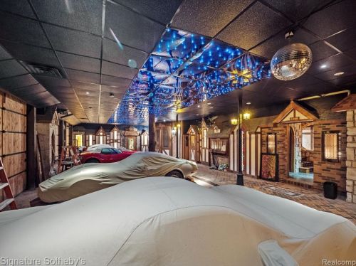 2009 Victoria Hl, Rochester MI exterior