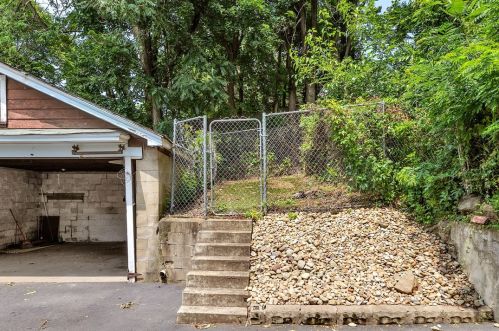 323 Elizabeth Ave, Pittsburgh PA 15202-2722 exterior