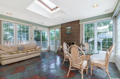 136 Berry St, Valley Stream NY 11580-3430 exterior