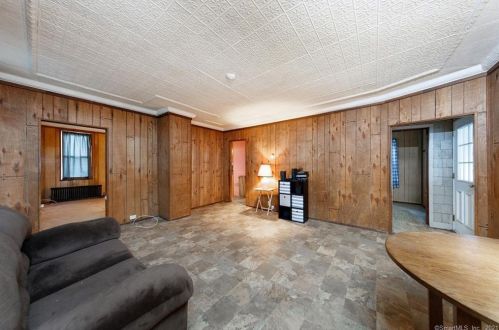 104 St, Killingly CT 06239-1927 exterior