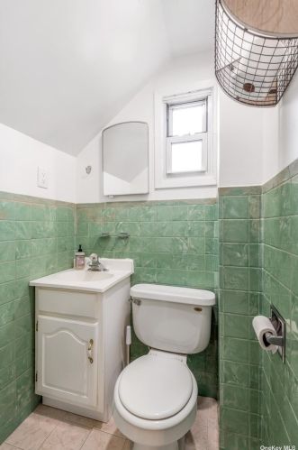 108 Fenimore St, Valley Stream NY 11580-3407 exterior