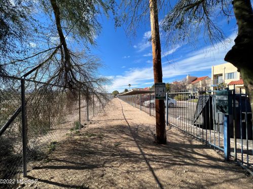 1200 River Rd, Tucson AZ 85704-2522 exterior