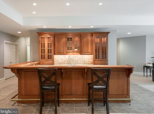 271 Blackburn Dr, Berwyn PA  19312-2801 exterior