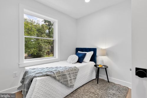 6705 Buttermere Ln, Bethesda MD  20817-1528 exterior