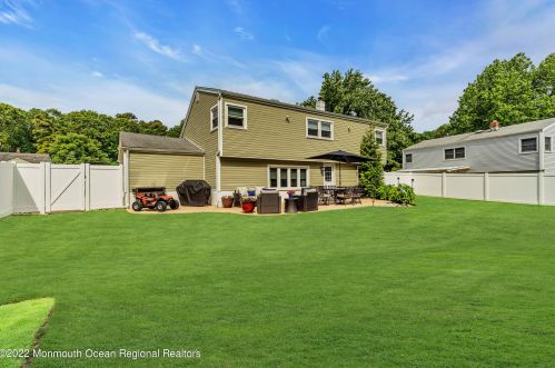 35 Arno St, Oakhurst NJ 07755-1002 exterior