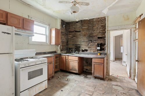 2001 93 St, Chicago IL 60617-4107 exterior