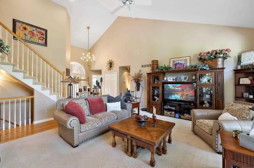 1039 Bloomview Cir, Rochester MI 48307-1728 exterior