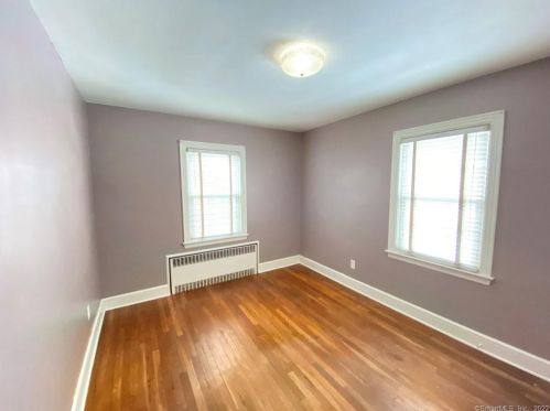 21 Pleasant St, Windsor Locks CT 06096-1439 exterior