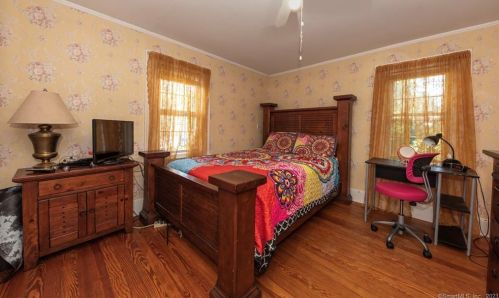 72 Edgemont Rd, Milford CT 06460-5005 exterior