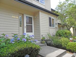 1616 Fetters Loop, Eugene OR  97402-6719 exterior