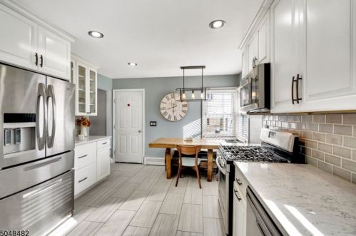 2 Ctr St, Kinnelon NJ 07405-1331 exterior