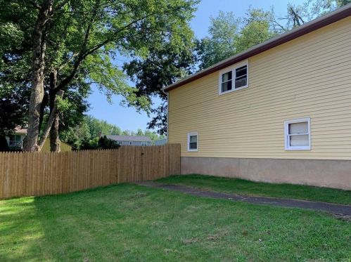 27 Pepperbush Way, Windsor, CT 06095-3236