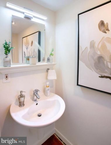 418 Capitol St, Washington DC  20003-4012 exterior