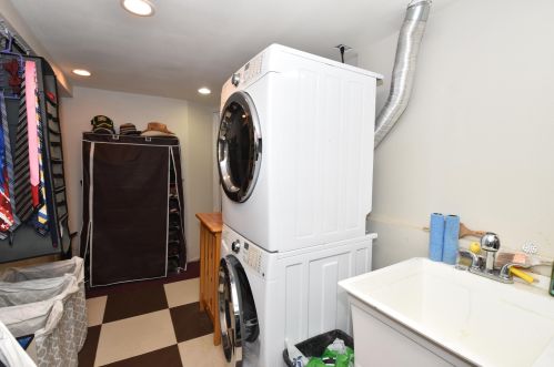 135 Martin Ln, Milwaukee WI 53207-4976 exterior