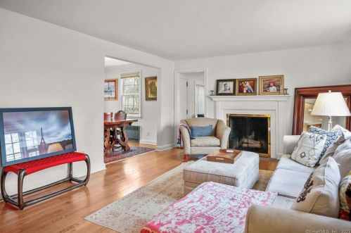 12 Bauer Pl, Westport CT  06880-4102 exterior