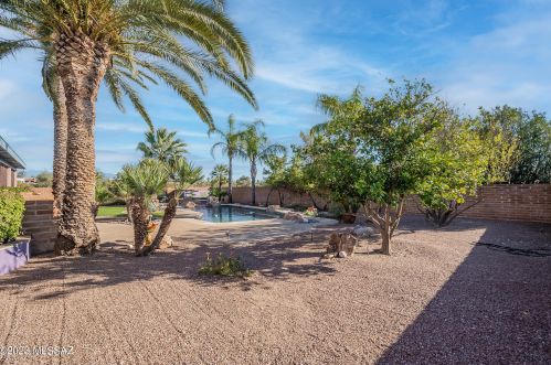 4305 Avenida Del Cazador, Tucson AZ  85718-7065 exterior