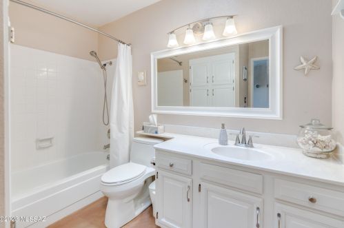 7590 Ln Cienega Dr, Tucson AZ 85712-1423 exterior