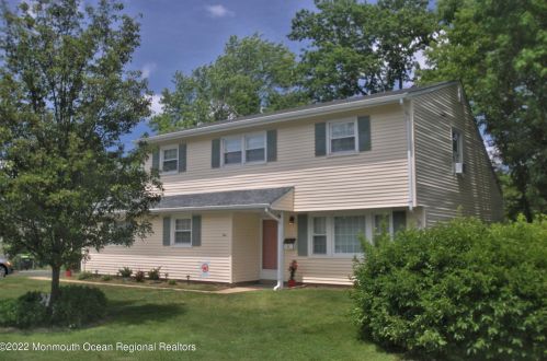 4 Susan St, Hazlet, NJ 07730-2012