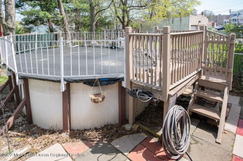 15 Sheriff St, East Freehold NJ 07728-1801 exterior