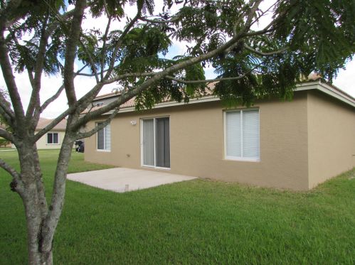 1960 Jamesport Dr, Fort Pierce, FL 34953-4377