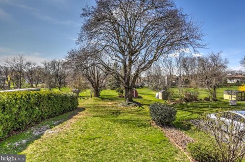 28 Eastland Dr, Lancaster PA 17602-4105 exterior