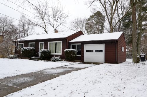 2924 Alpine St, Kalamazoo, MI 49004-1885