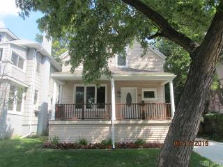 151 Chesterfield St, Detroit, MI 48220-2531