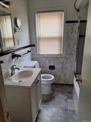 6865 Drexel St, Dearborn Heights MI  48127-2214 exterior