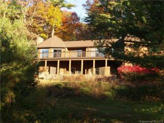 4 Talcott Mountain Rd, Simsbury, CT 06070-2515