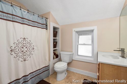 731 Eleanor St, Grand Rapids MI 49505-4221 exterior