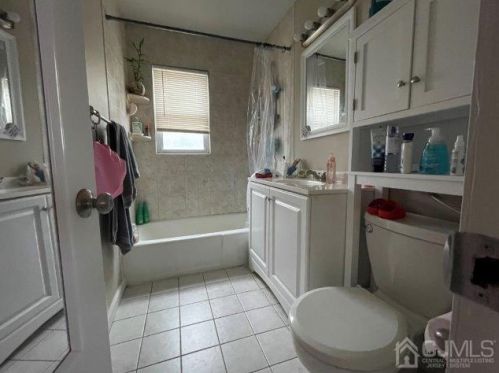 7 Carol Pl, Edison NJ 08817-4804 exterior