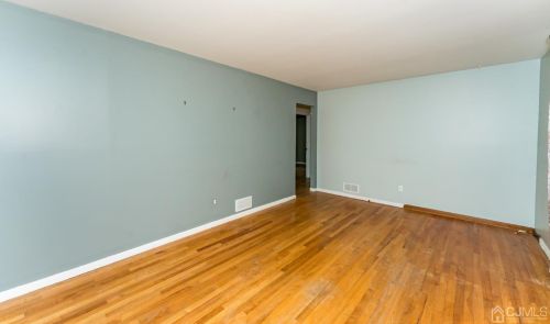 37 Fairview Ave, Edison, NJ 08817-2419