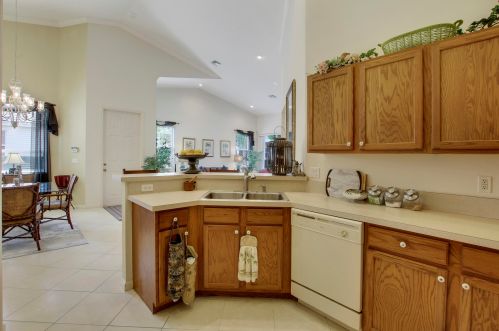 9201 Wentworth Ln, Fort Pierce FL  34986-3287 exterior