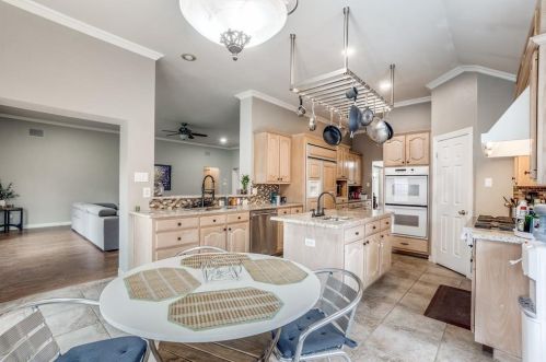 3836 Granbury Dr, Dallas TX 75287-4931 exterior