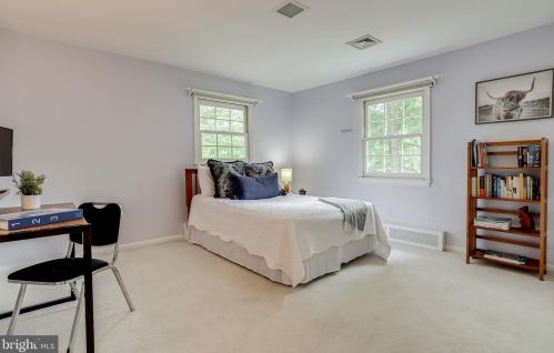 8909 Linton Ln, Alexandria VA 22308-2438 exterior