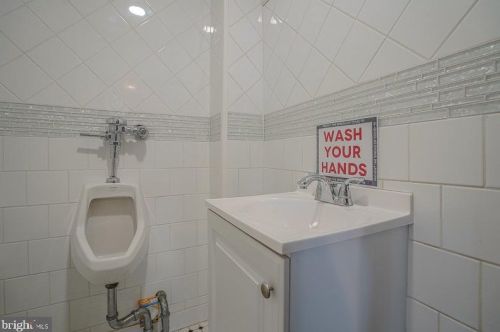 3267 Cottman Ave, Philadelphia PA 19149-1634 exterior