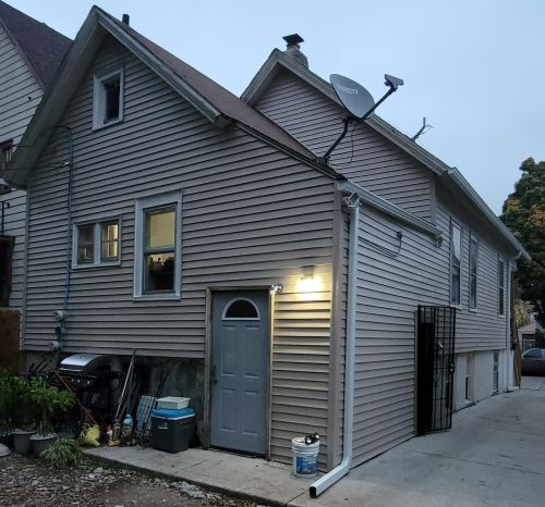 2369 17th St, Milwaukee WI  53215-3039 exterior