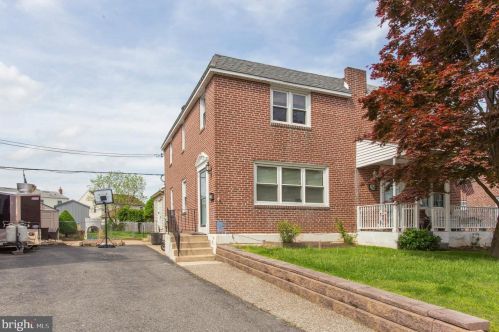 327 Holland St, Chester, PA 19022-1107