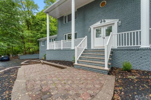 8 Timberline Dr, Bridgewater NJ  08807-1204 exterior