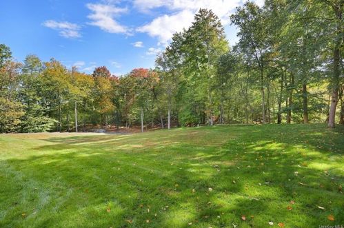 29 Sarles St, Armonk NY 10504-1230 exterior