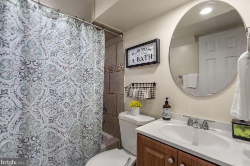 13008 Evanston St, Rockville MD 20853-3027 exterior