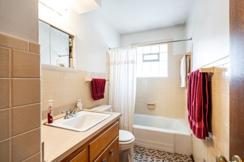 4765 22 Pl, Milwaukee WI 53221-2919 exterior