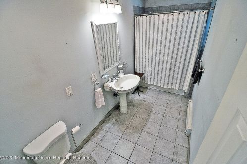 363 Constitution Dr, Lacey NJ 08731-1723 exterior