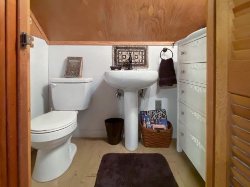 212 Hopkinton Rd, Concord NH 03301-7911 exterior