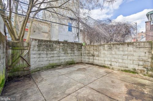 1310 17 St, Philadelphia PA 19121-5041 exterior