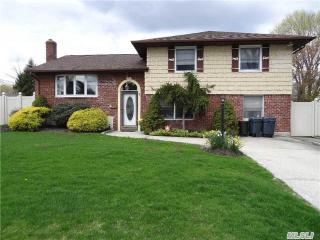 23 Larry Dr, Commack, NY 11725-3305