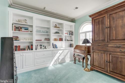 12561 Ansin Cir Dr, Rockville MD 20854-6912 exterior