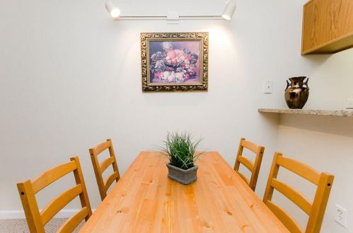 795 Hammond Dr, Atlanta GA 30328-5517 exterior