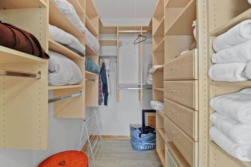 2001 Booth St, Milwaukee WI 53212-3403 exterior